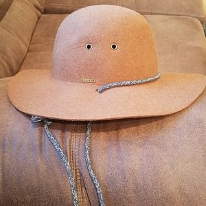 NEFF women's wool hat